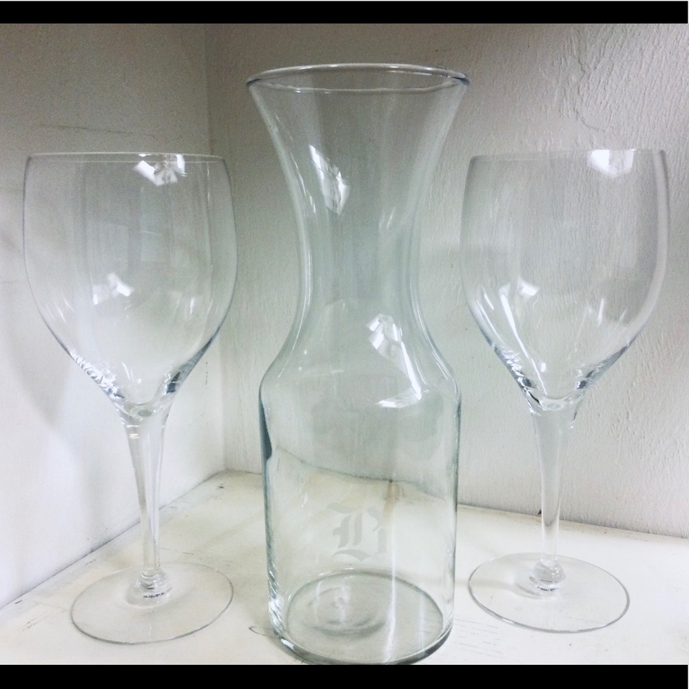 GLASS WINE CARAFE - DECANTER - ETCHED WITH “B” - 2 WINE GLASSES